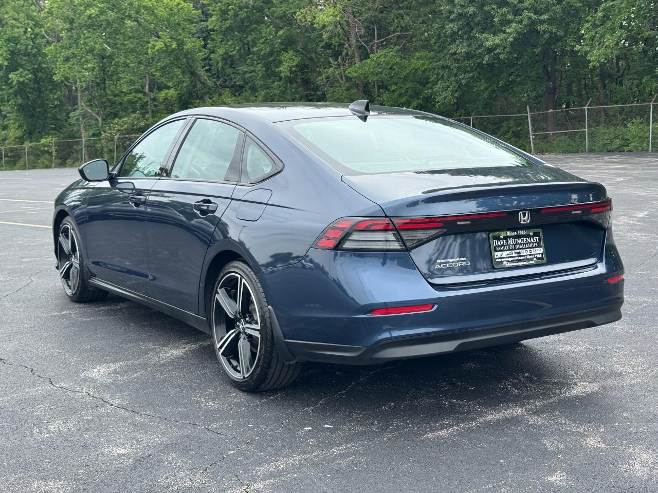 Honda Accord Sedan Vehicle Full-screen Gallery Image 07