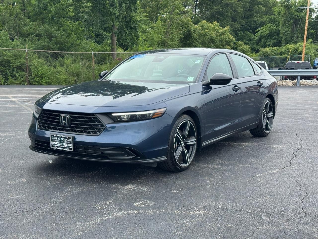 Honda Accord Sedan Vehicle Full-screen Gallery Image 09