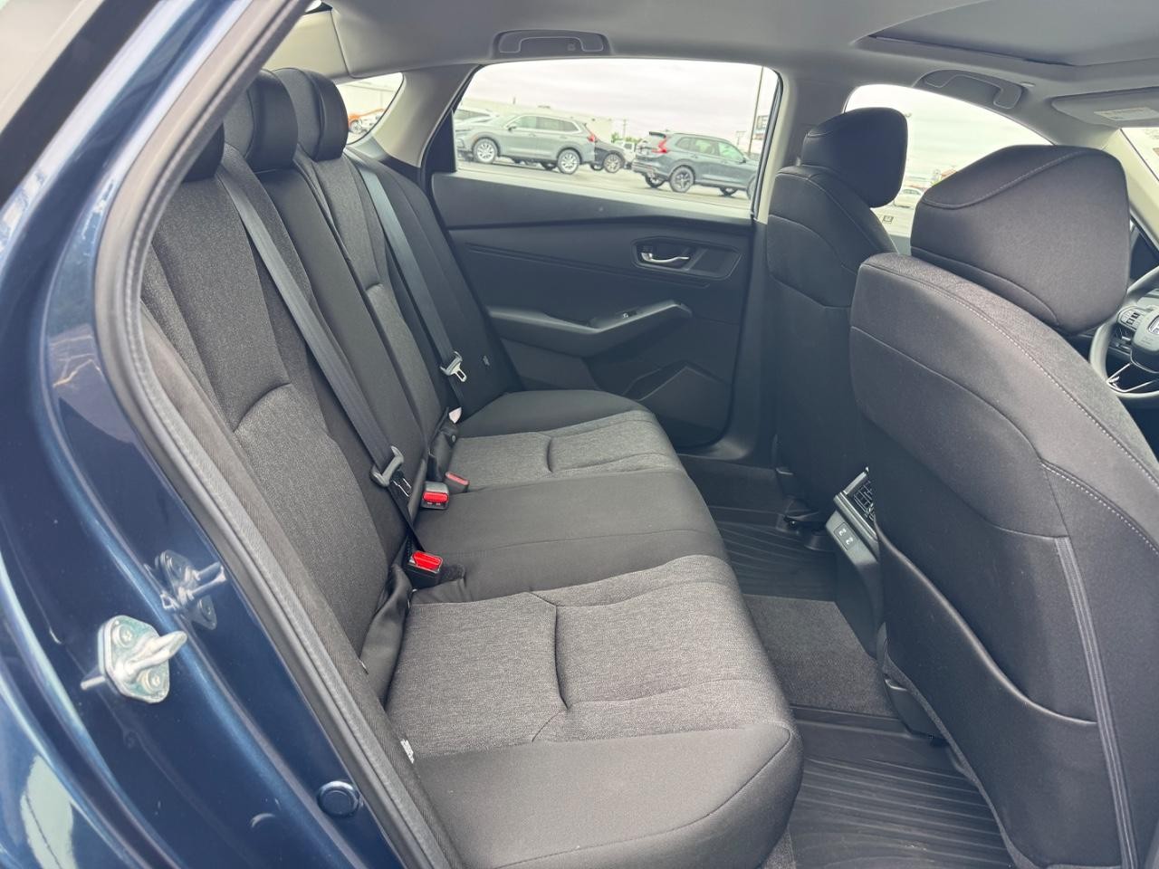Honda Accord Sedan Vehicle Full-screen Gallery Image 11