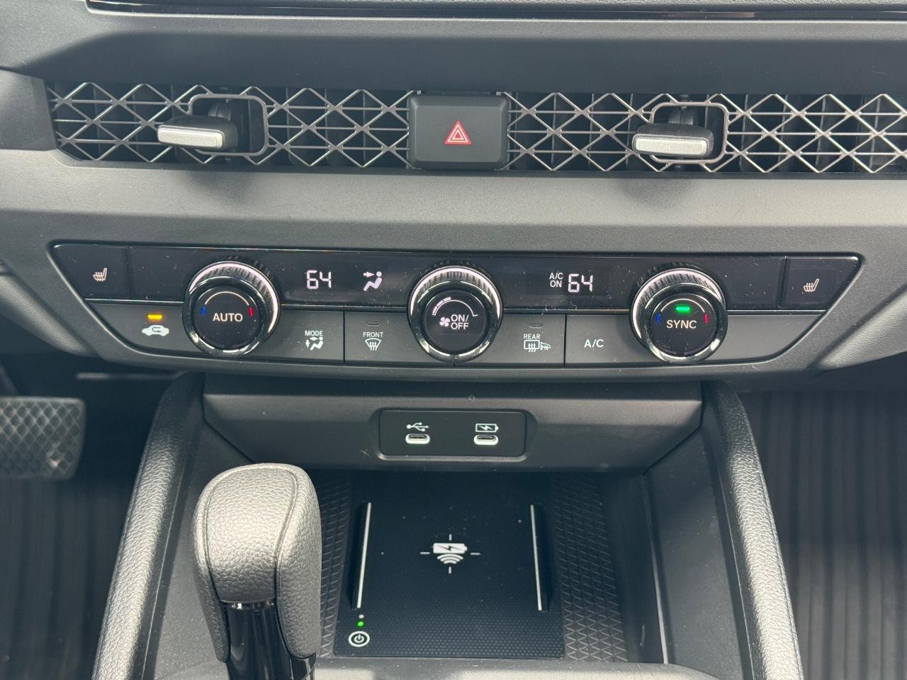 Honda Accord Sedan Vehicle Full-screen Gallery Image 15