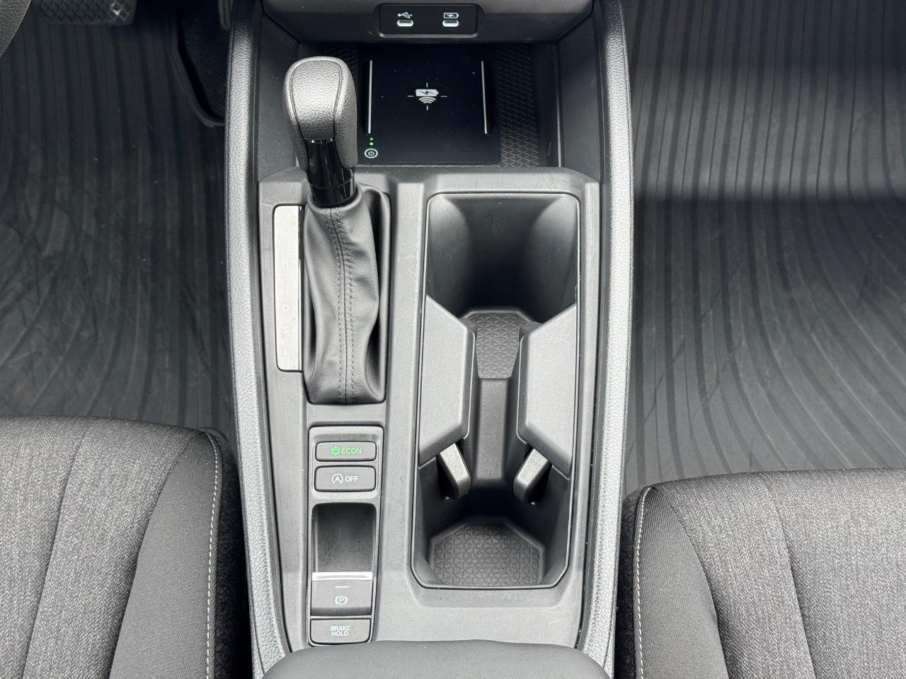 Honda Accord Sedan Vehicle Full-screen Gallery Image 16