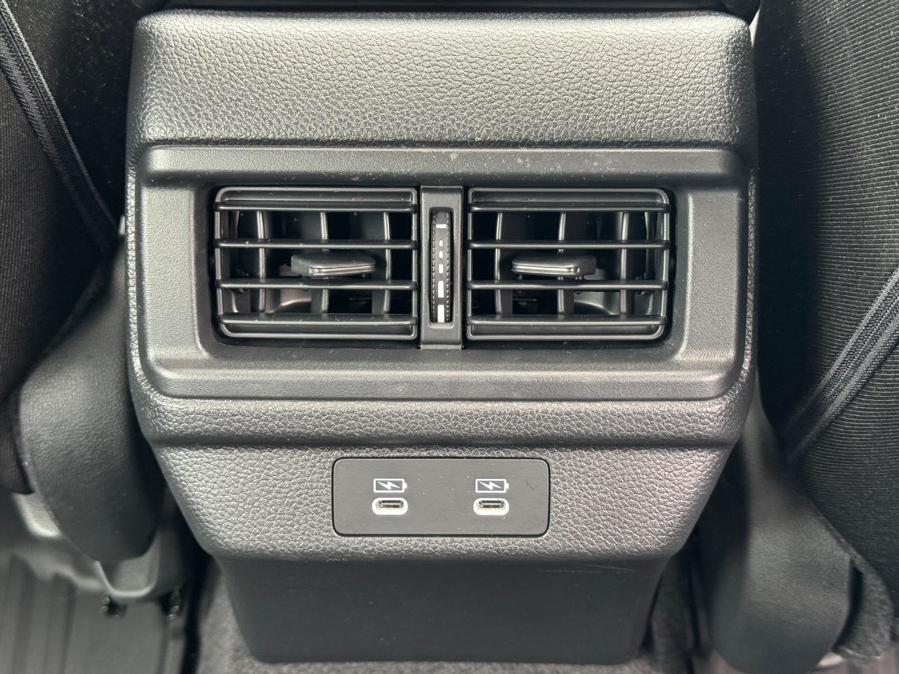 Honda Accord Sedan Vehicle Full-screen Gallery Image 17