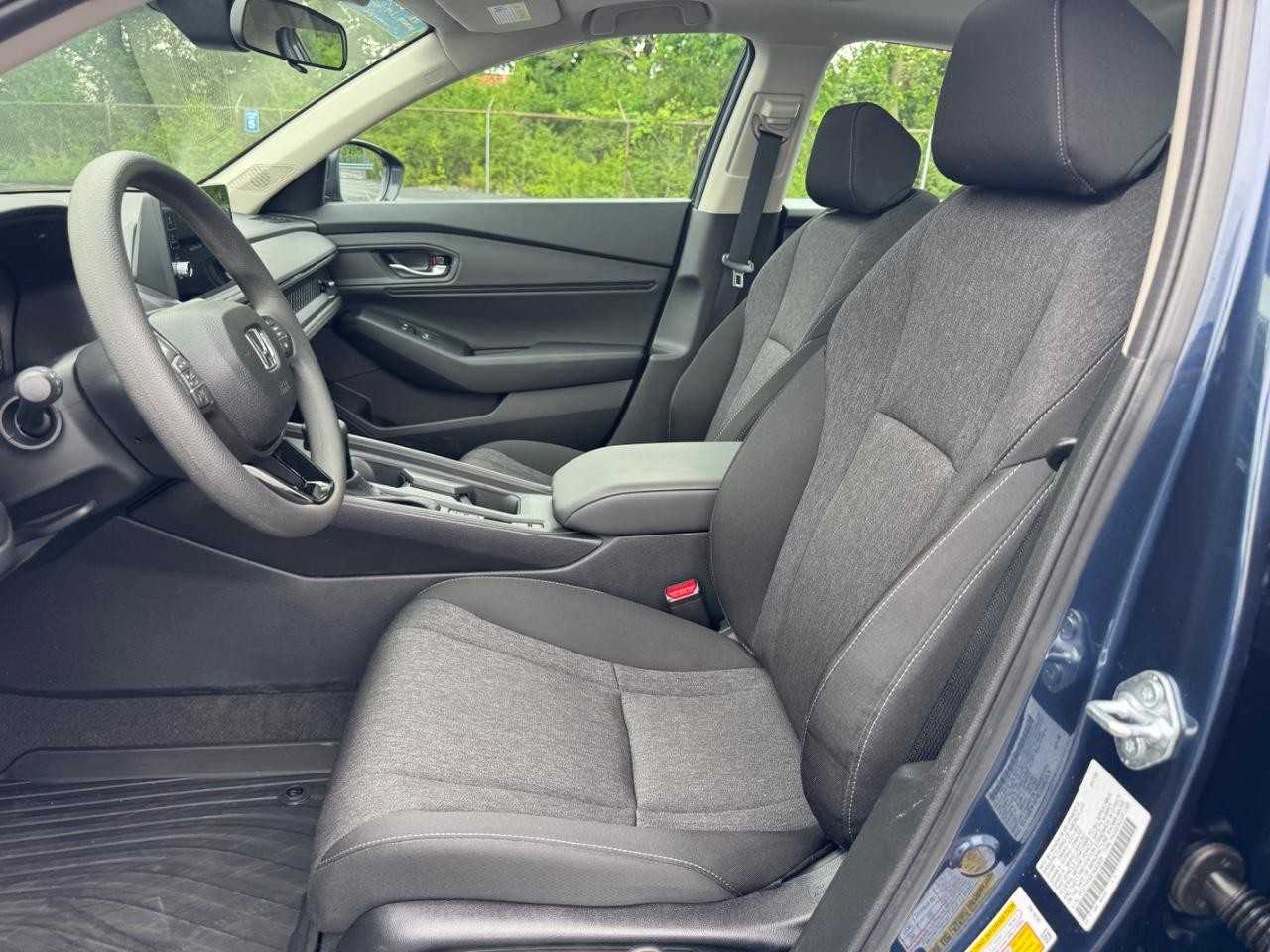 Honda Accord Sedan Vehicle Full-screen Gallery Image 19
