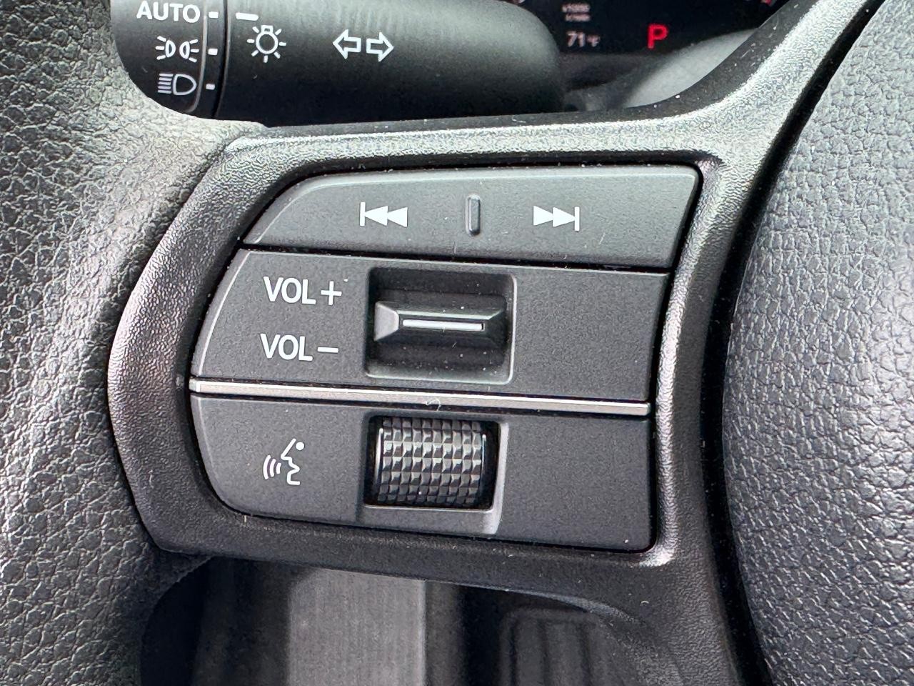 Honda Accord Sedan Vehicle Full-screen Gallery Image 22