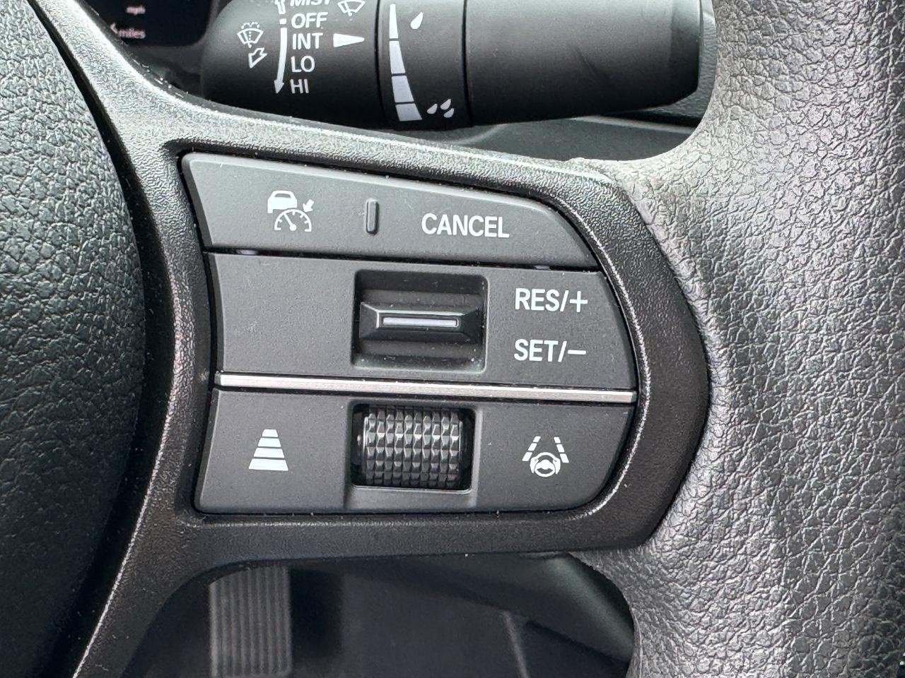Honda Accord Sedan Vehicle Full-screen Gallery Image 23