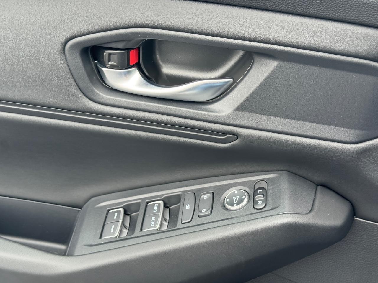 Honda Accord Sedan Vehicle Full-screen Gallery Image 25