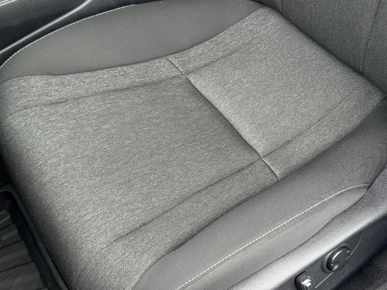 Honda Accord Sedan Vehicle Full-screen Gallery Image 26