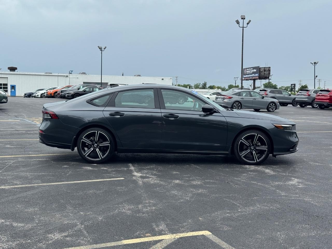 Honda Accord Sedan Vehicle Full-screen Gallery Image 03