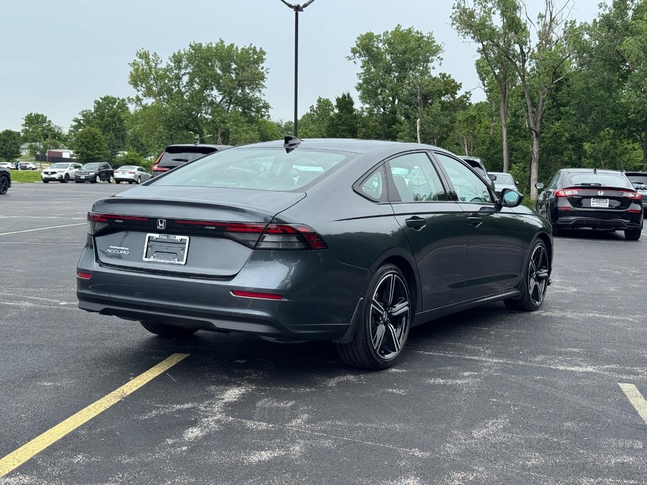 Honda Accord Sedan Vehicle Full-screen Gallery Image 04
