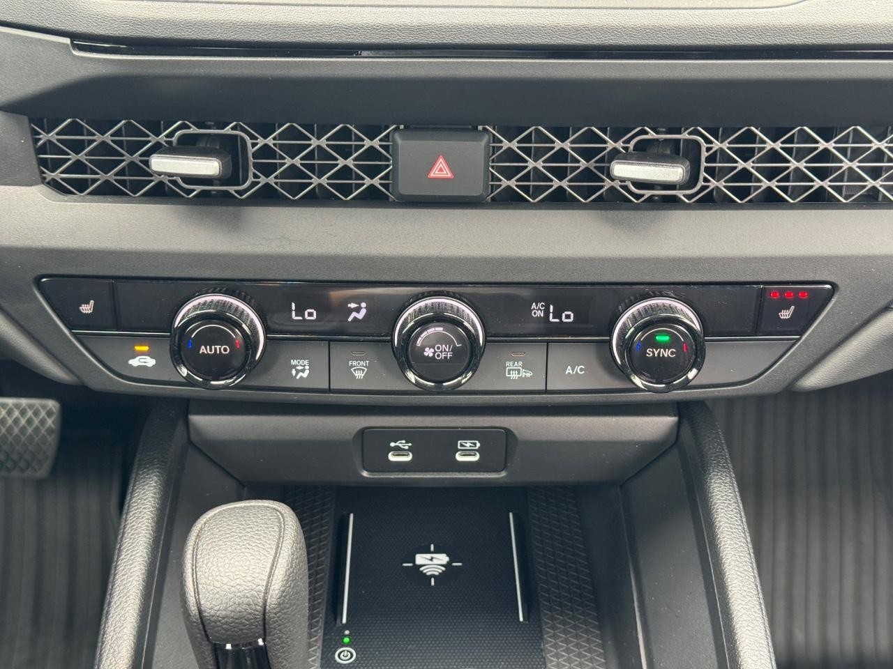 Honda Accord Sedan Vehicle Full-screen Gallery Image 15