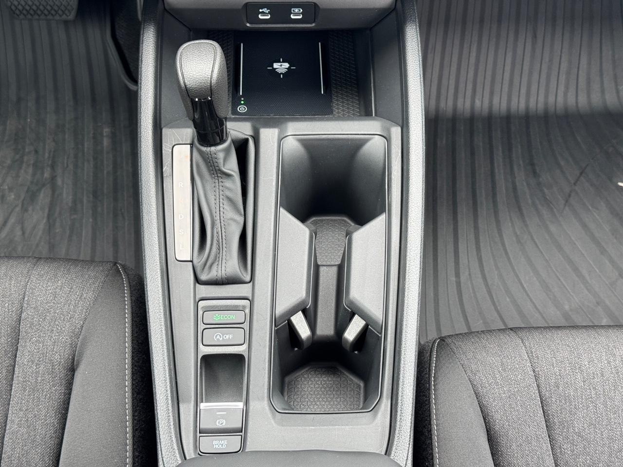 Honda Accord Sedan Vehicle Full-screen Gallery Image 16