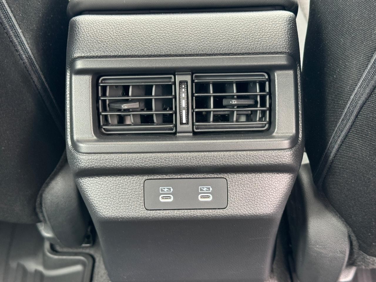 Honda Accord Sedan Vehicle Full-screen Gallery Image 17
