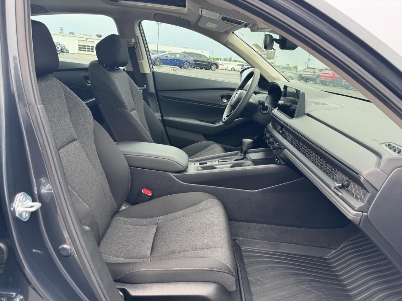 Honda Accord Sedan Vehicle Full-screen Gallery Image 18