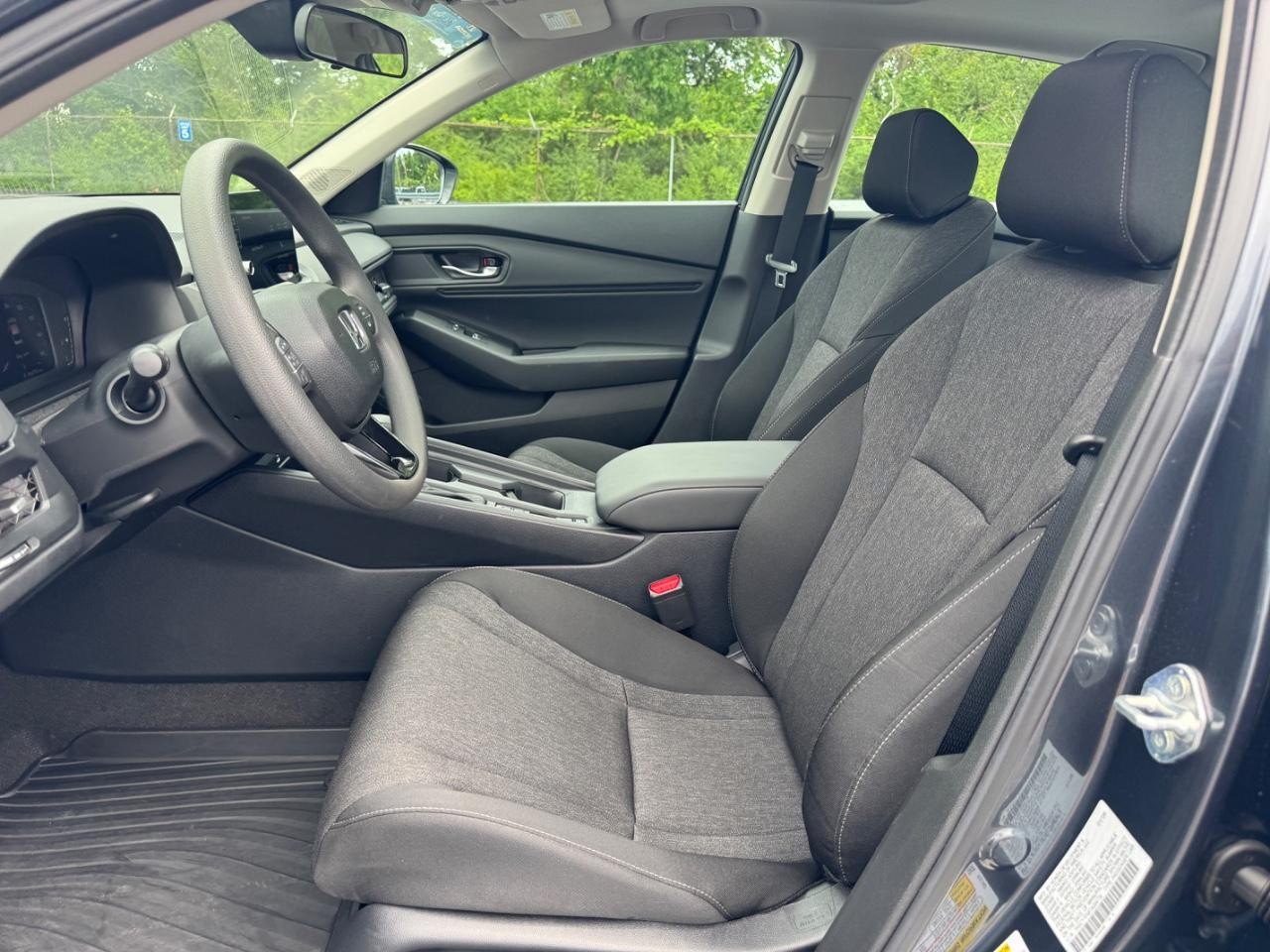 Honda Accord Sedan Vehicle Full-screen Gallery Image 19
