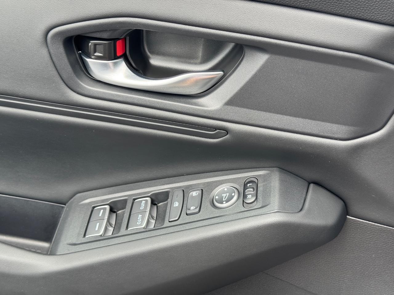 Honda Accord Sedan Vehicle Full-screen Gallery Image 25