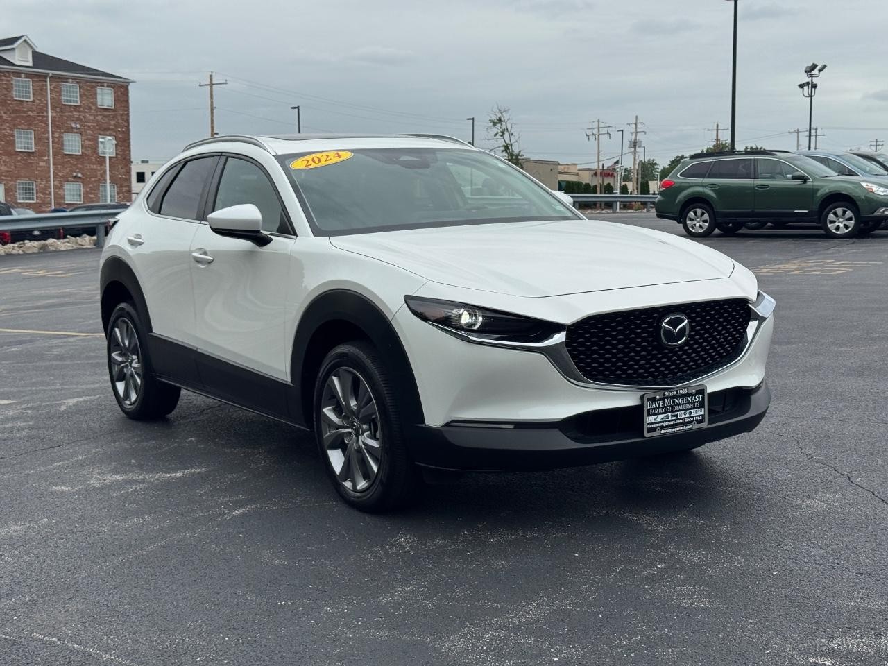 Mazda CX-30 Vehicle Full-screen Gallery Image 02