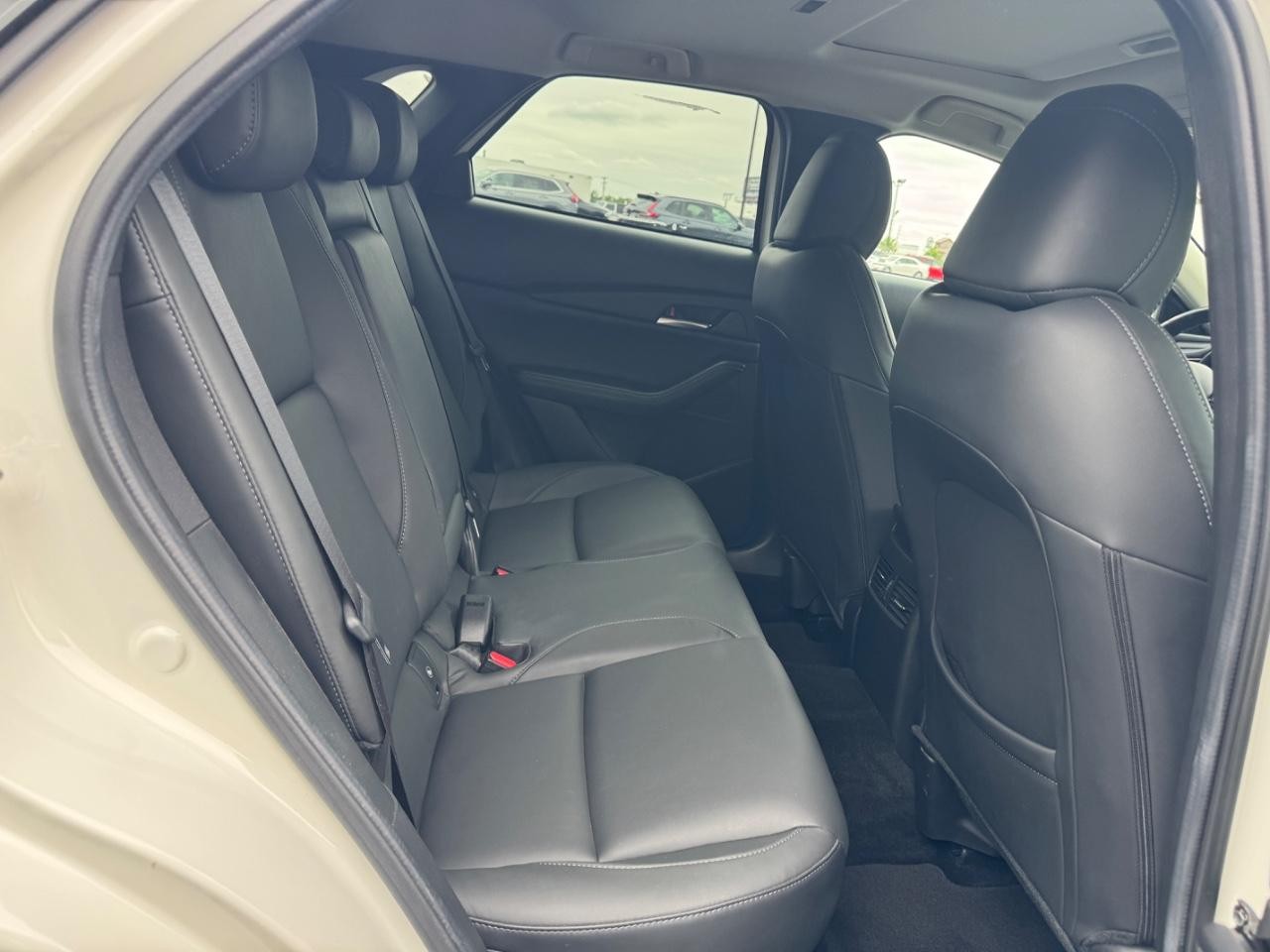 Mazda CX-30 Vehicle Full-screen Gallery Image 11