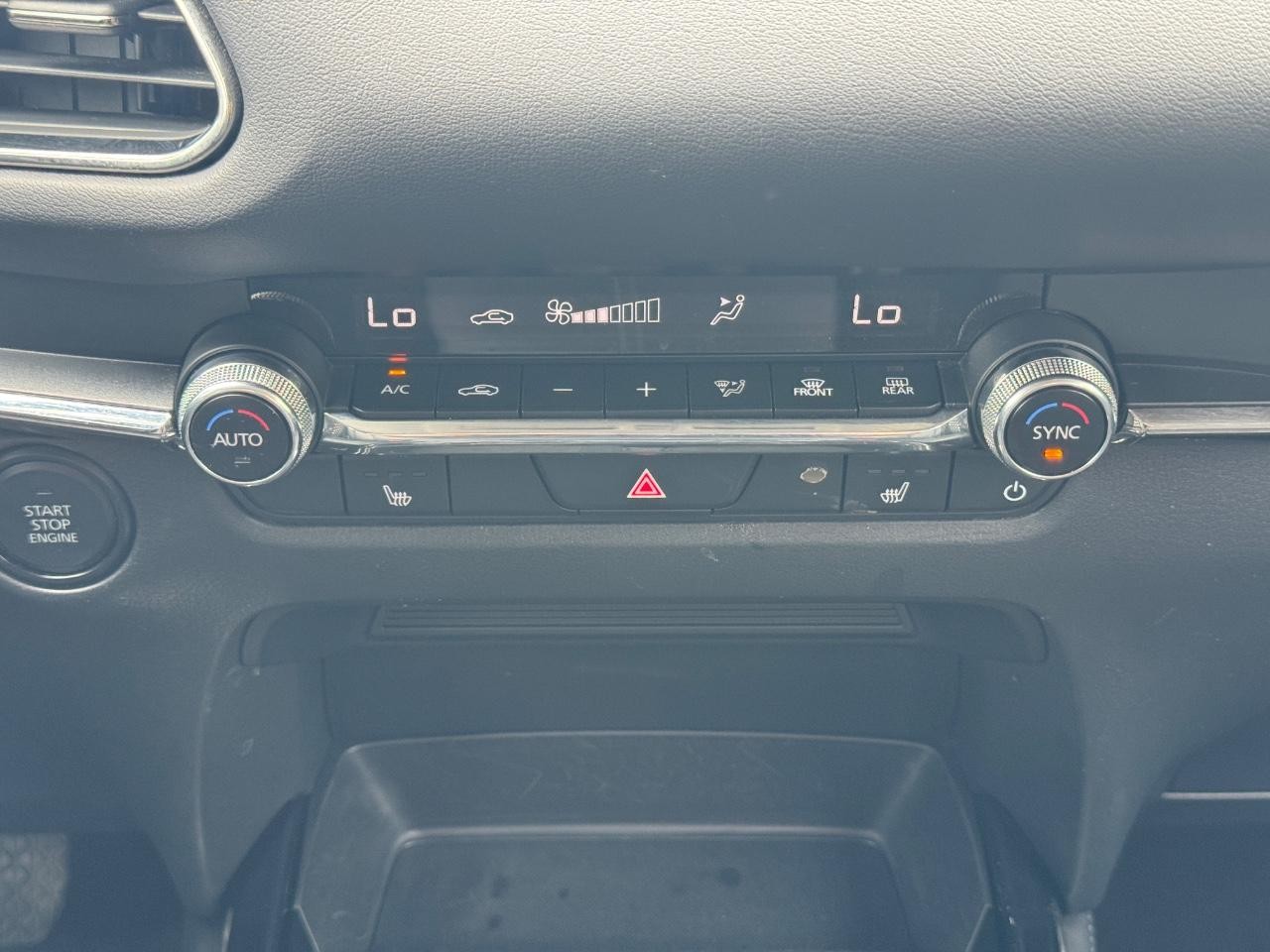 Mazda CX-30 Vehicle Full-screen Gallery Image 15