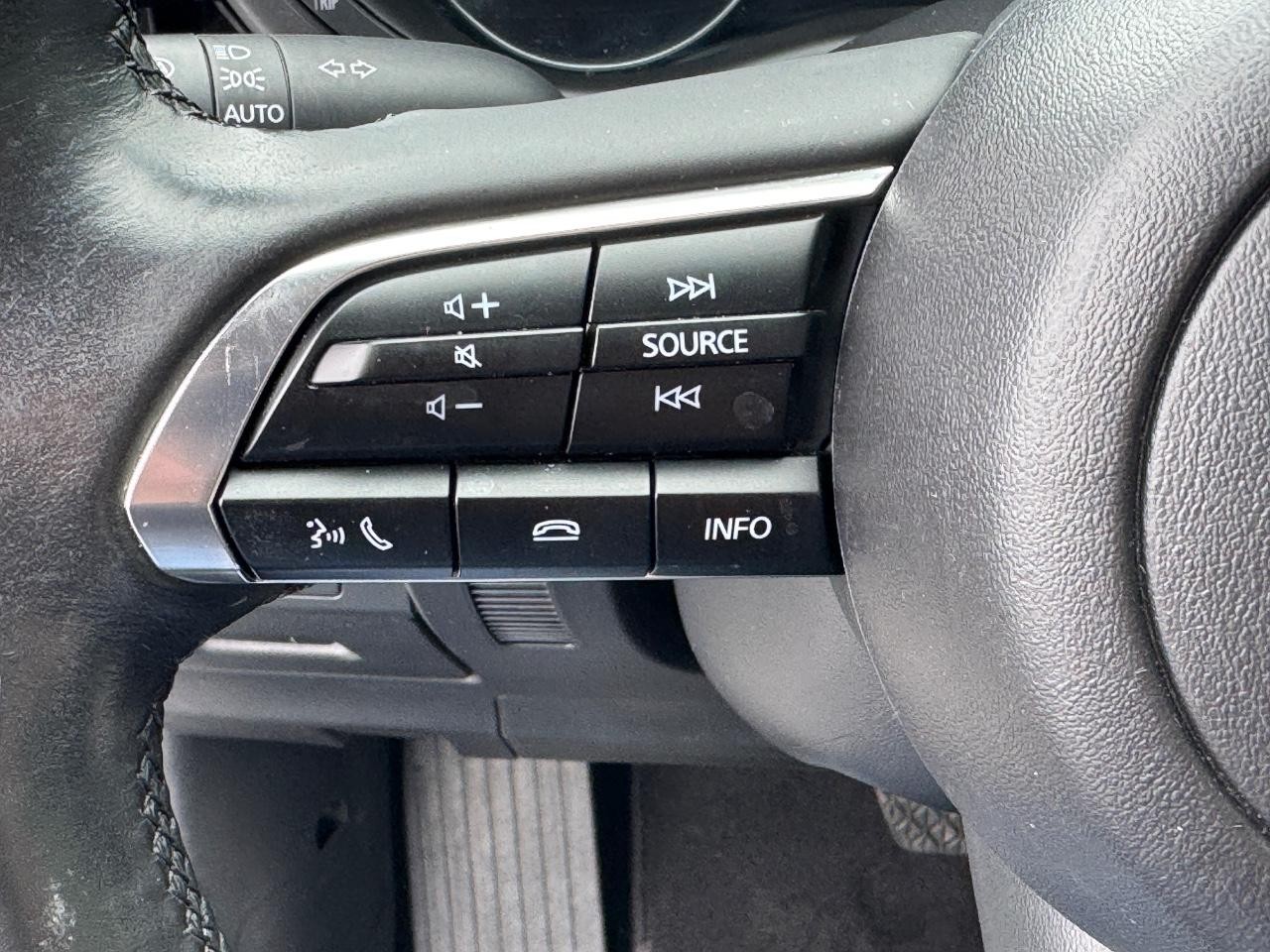 Mazda CX-30 Vehicle Full-screen Gallery Image 22