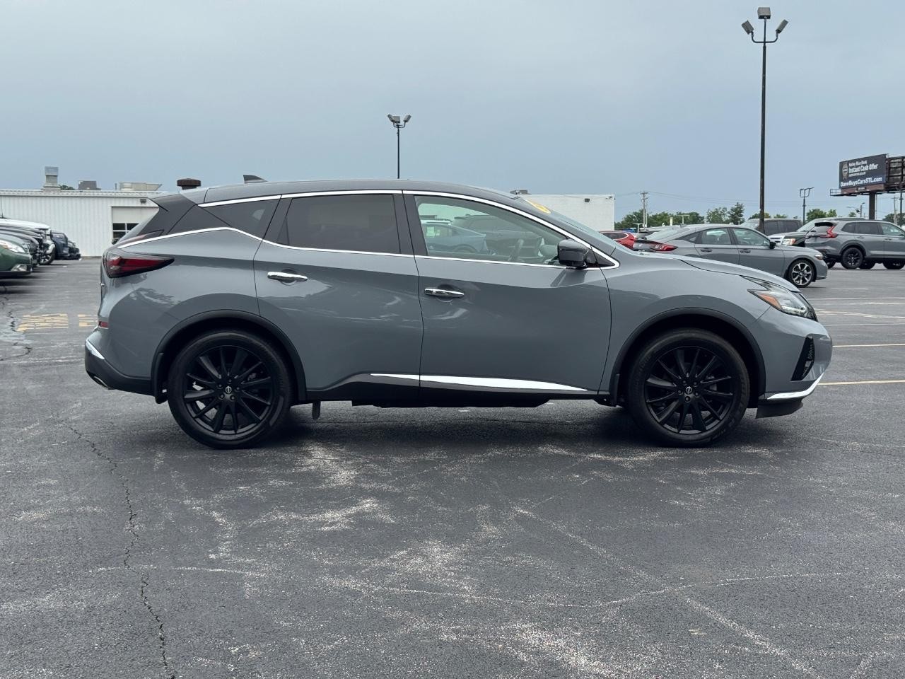 Nissan Murano Vehicle Full-screen Gallery Image 03