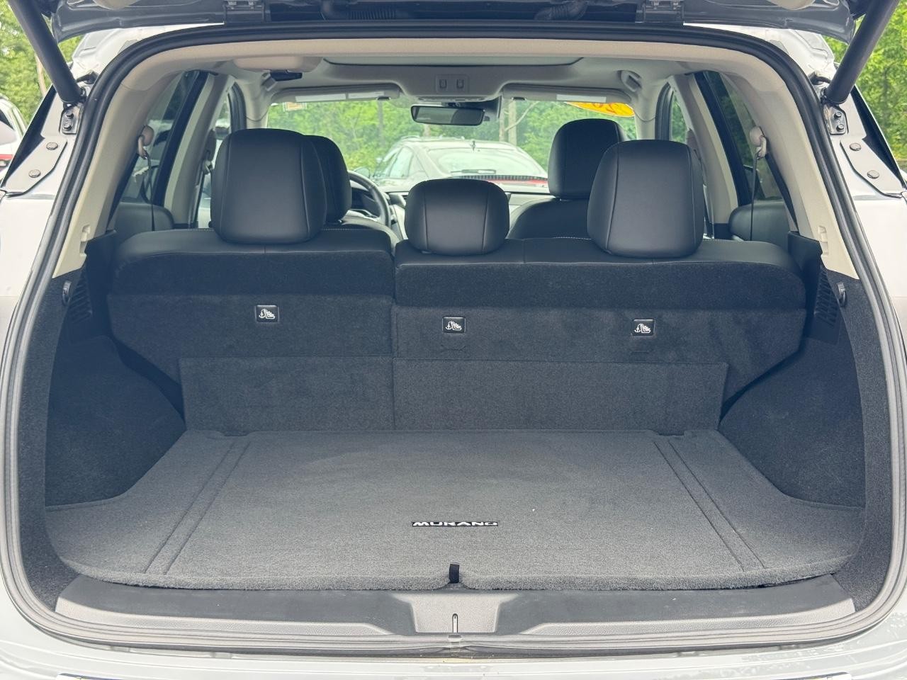 Nissan Murano Vehicle Full-screen Gallery Image 05