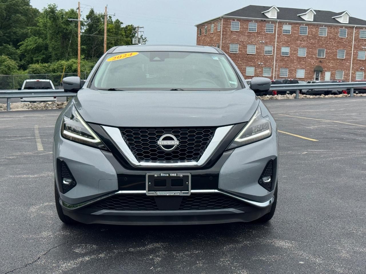 Nissan Murano Vehicle Full-screen Gallery Image 10