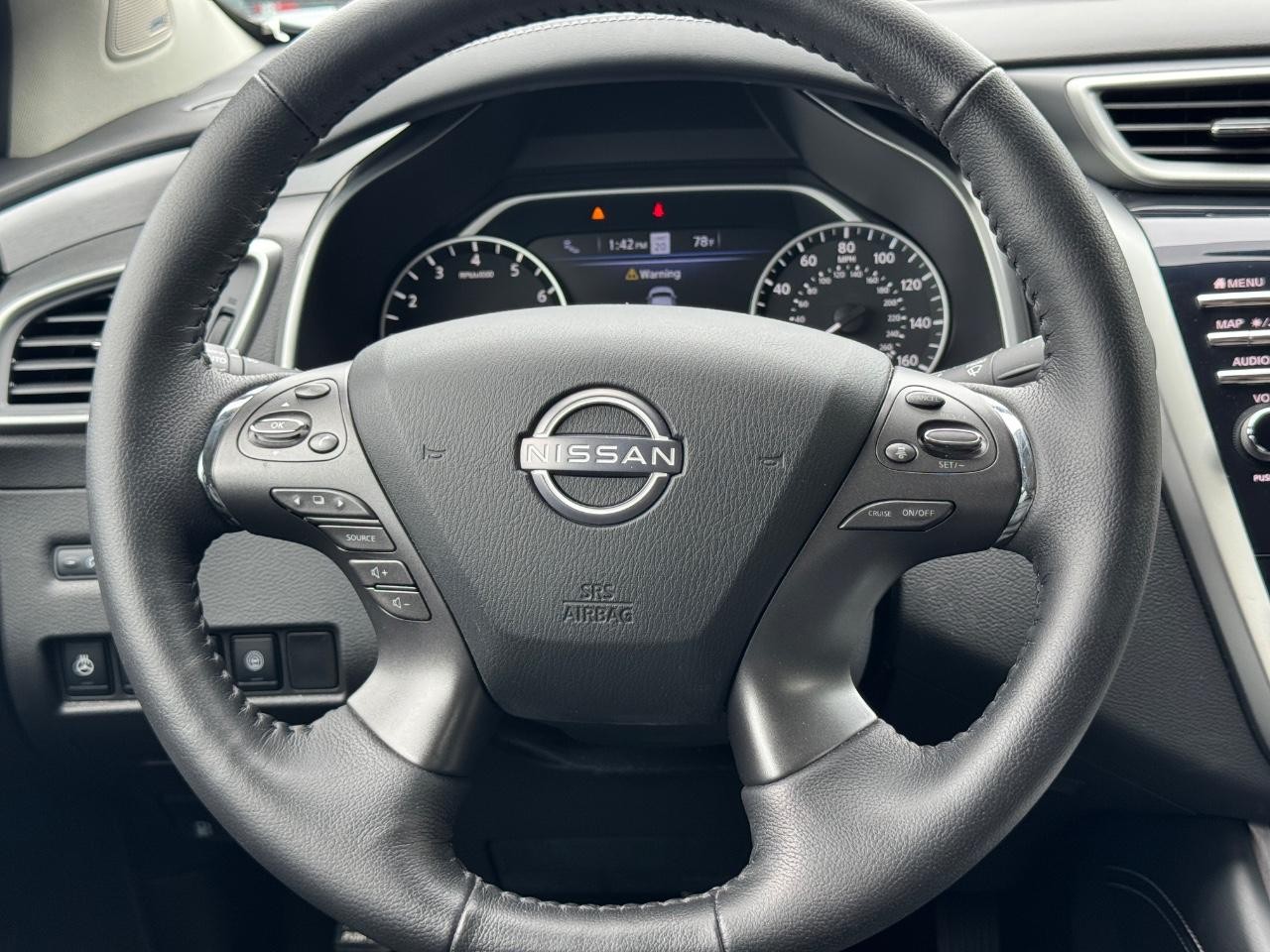 Nissan Murano Vehicle Full-screen Gallery Image 13