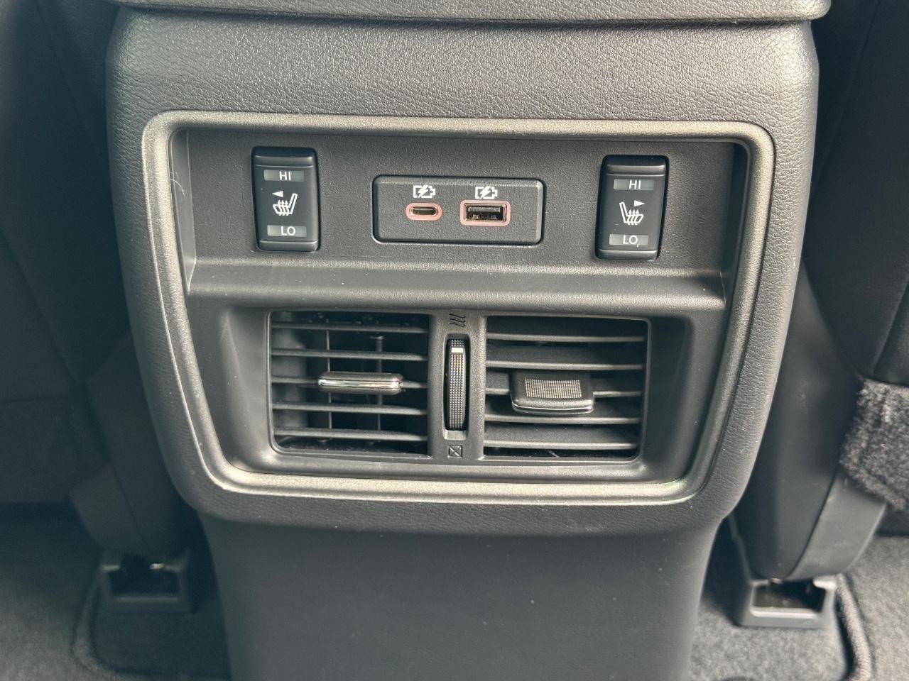 Nissan Murano Vehicle Full-screen Gallery Image 17