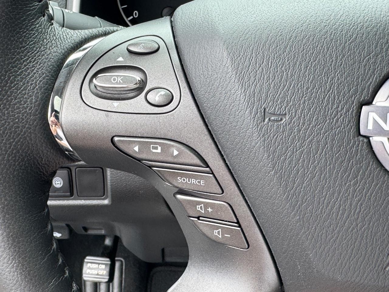 Nissan Murano Vehicle Full-screen Gallery Image 22
