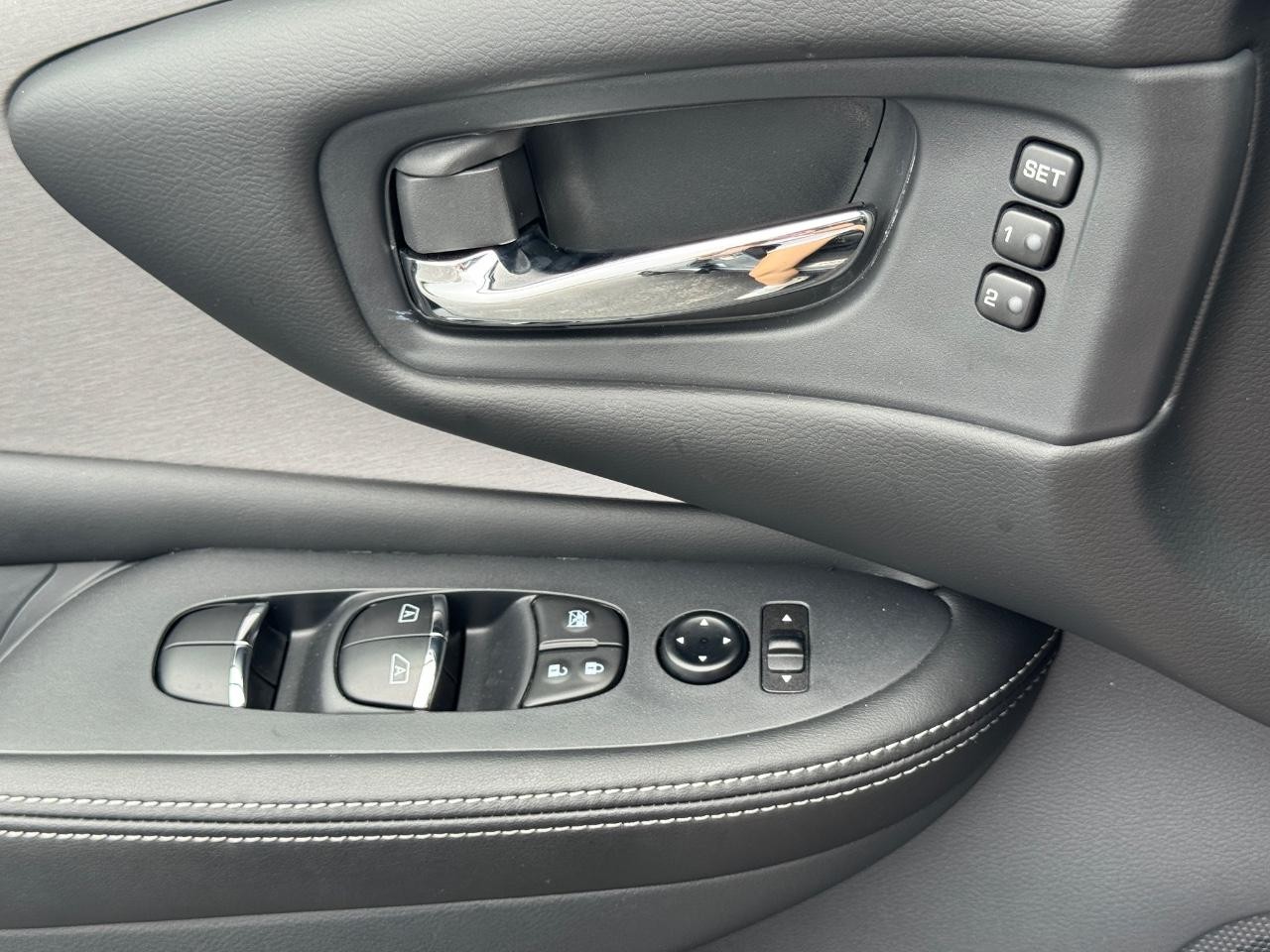 Nissan Murano Vehicle Full-screen Gallery Image 27