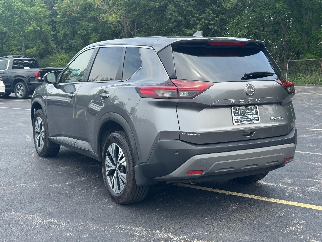 Nissan Rogue Vehicle Full-screen Gallery Image 07