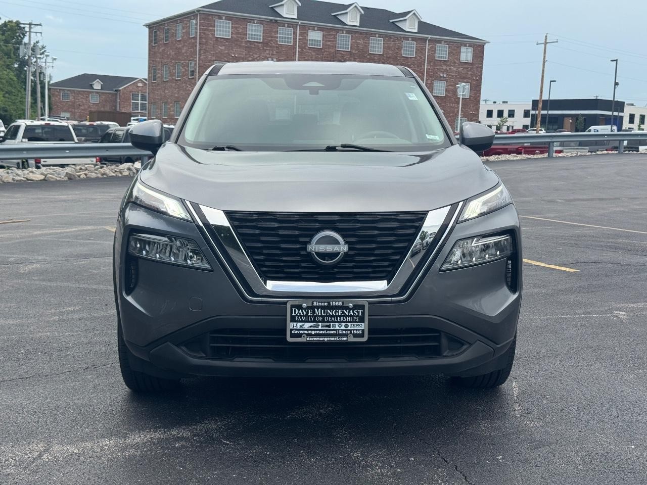 Nissan Rogue Vehicle Full-screen Gallery Image 10