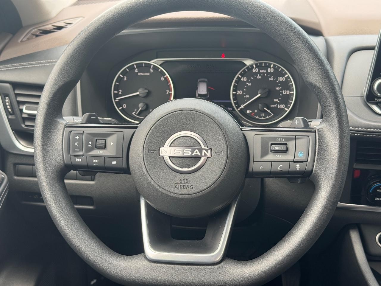 Nissan Rogue Vehicle Full-screen Gallery Image 13