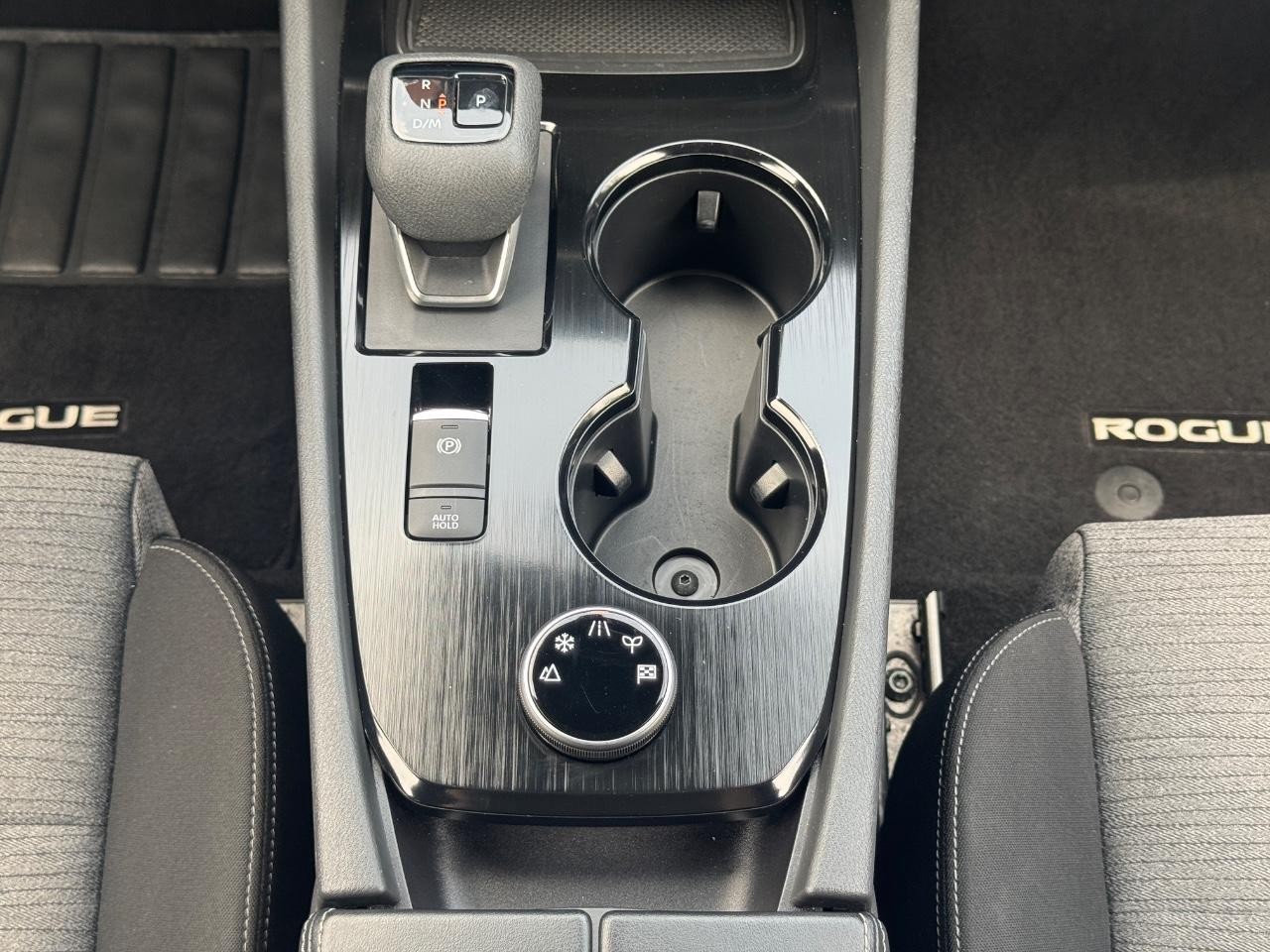 Nissan Rogue Vehicle Full-screen Gallery Image 16