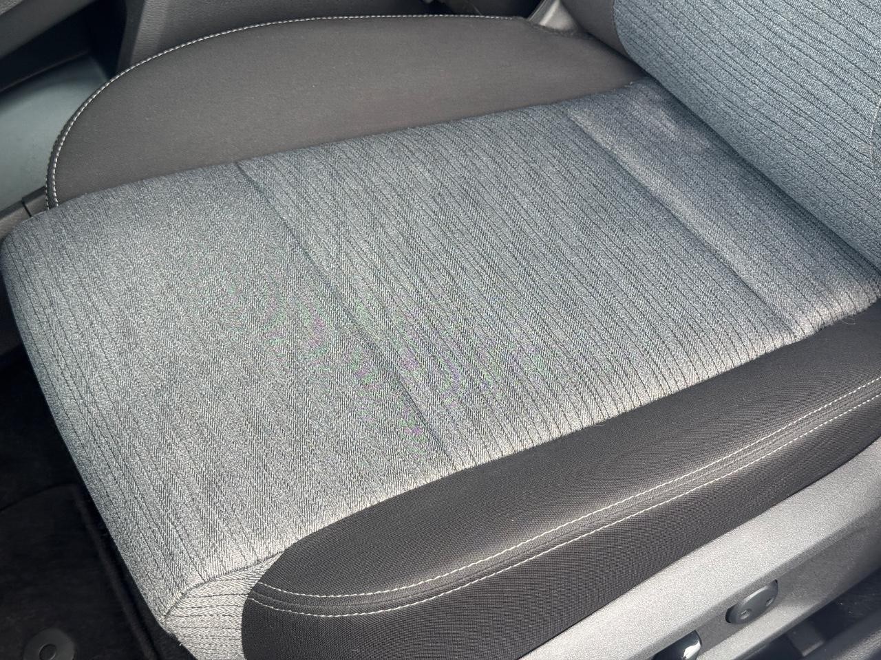 Nissan Rogue Vehicle Full-screen Gallery Image 26