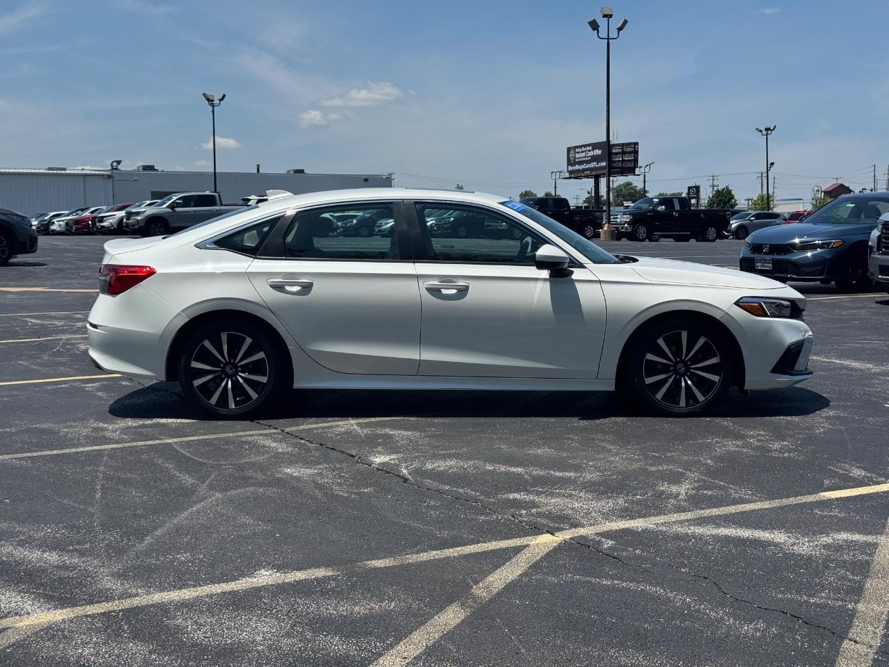 Honda Civic Sedan Vehicle Full-screen Gallery Image 03