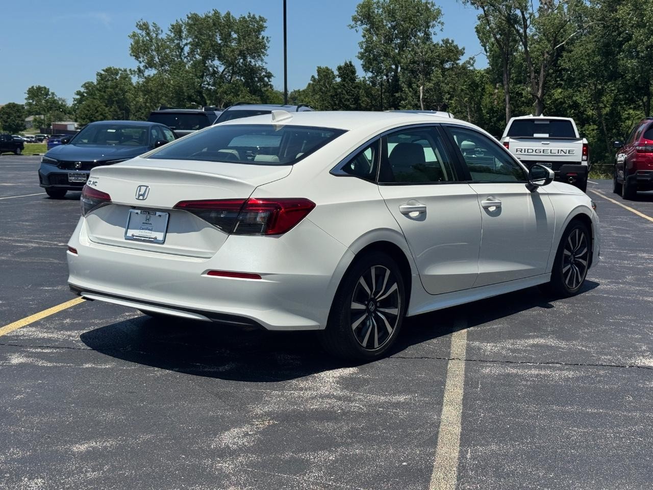 Honda Civic Sedan Vehicle Full-screen Gallery Image 04