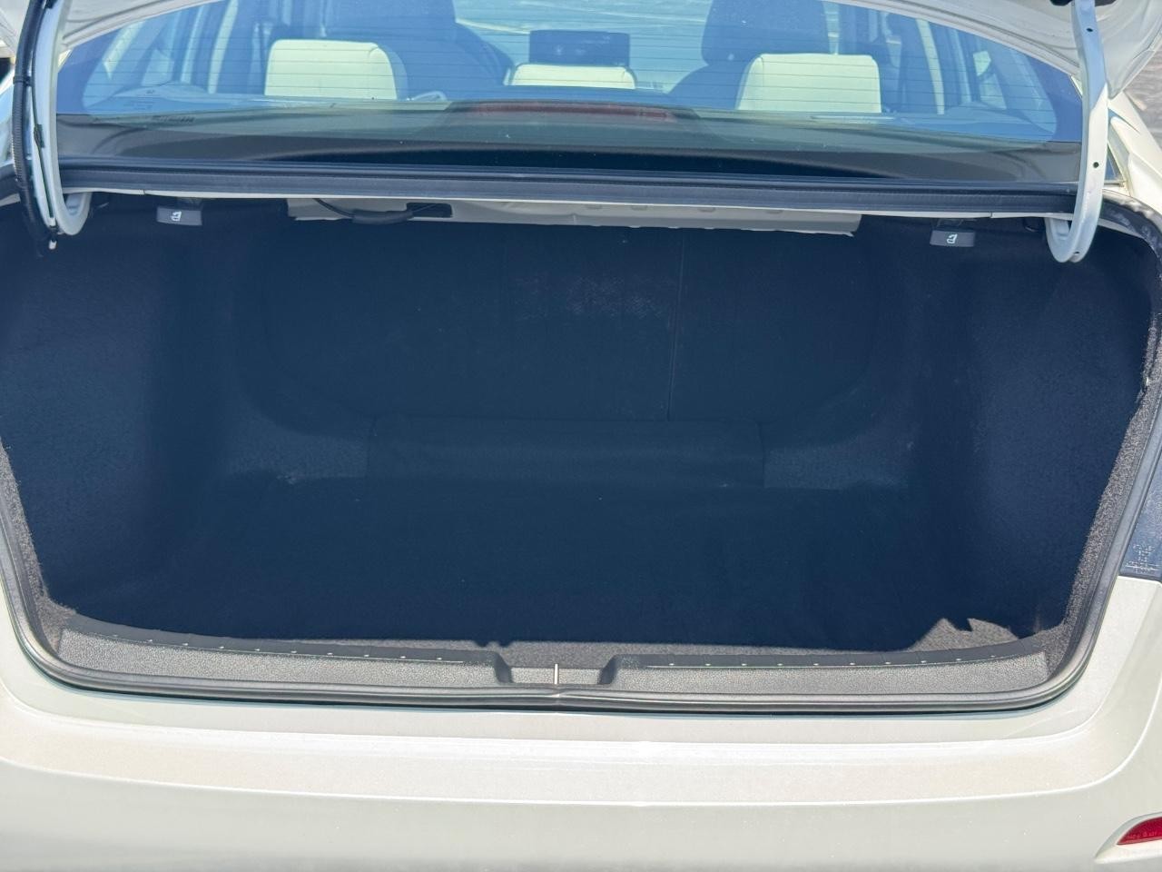 Honda Civic Sedan Vehicle Full-screen Gallery Image 05