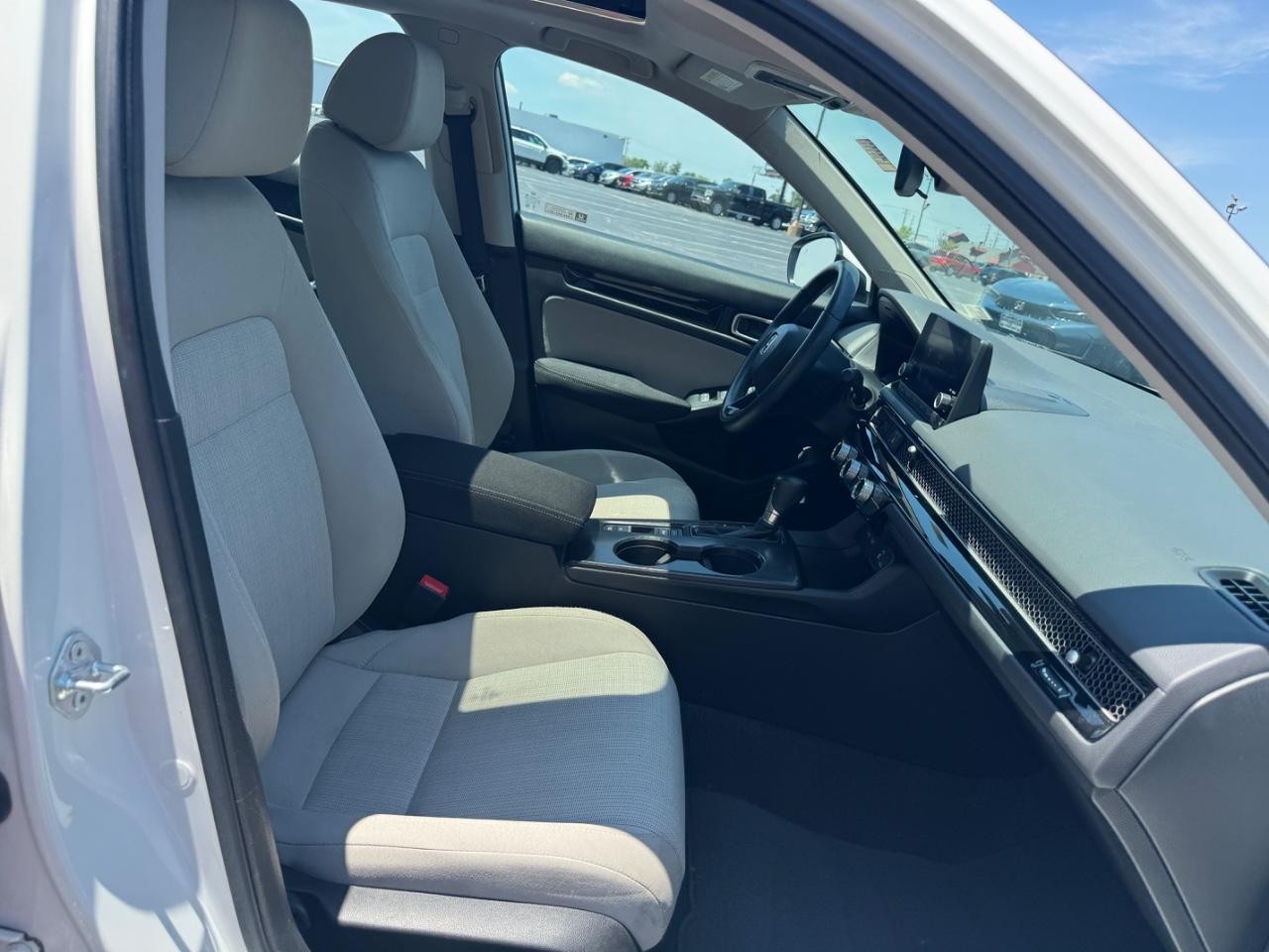 Honda Civic Sedan Vehicle Full-screen Gallery Image 17
