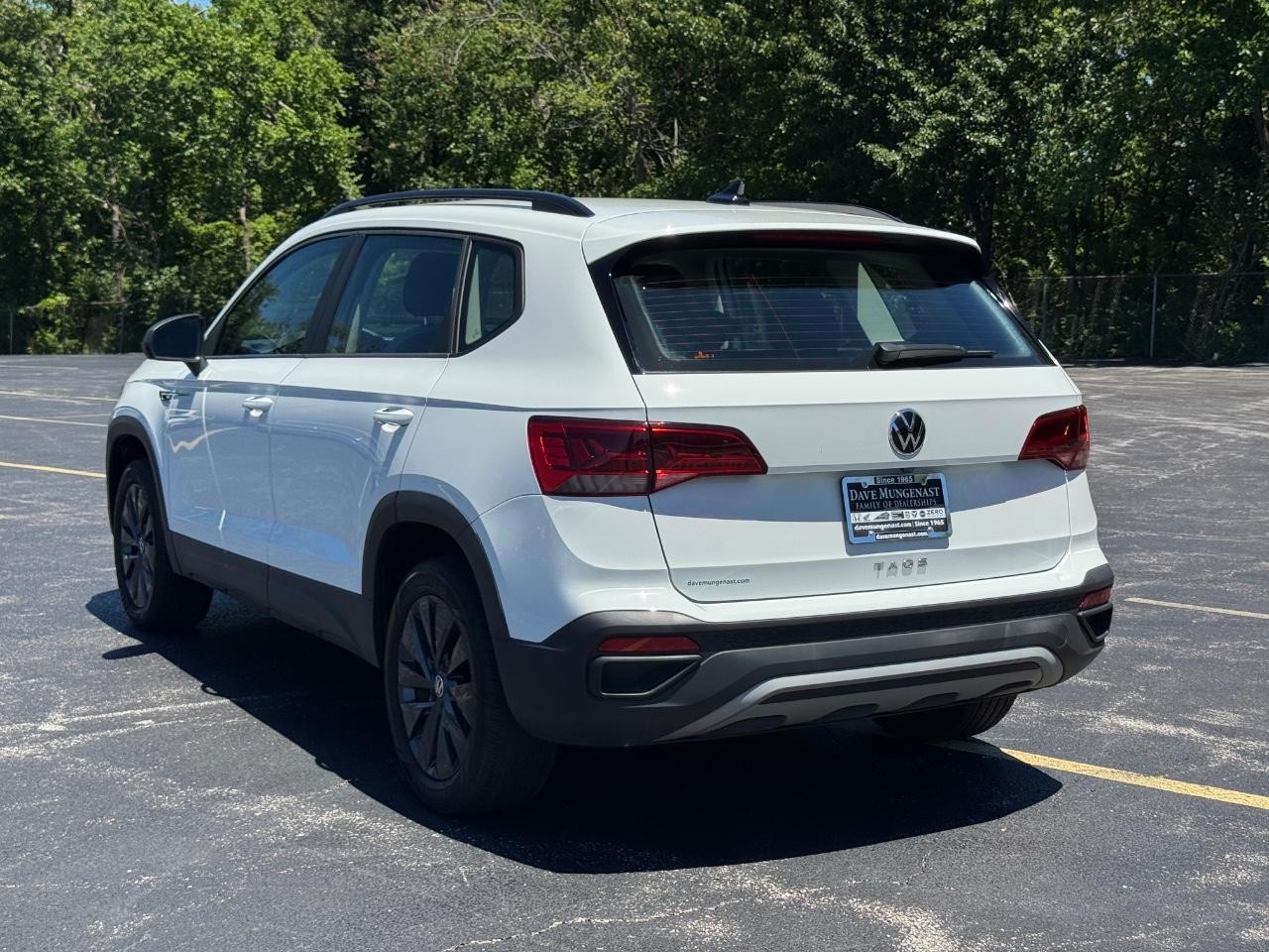 Volkswagen Taos Vehicle Full-screen Gallery Image 07