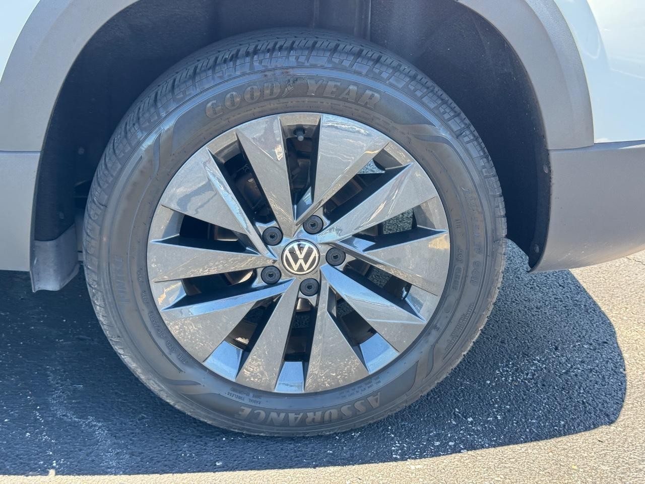 Volkswagen Taos Vehicle Full-screen Gallery Image 08