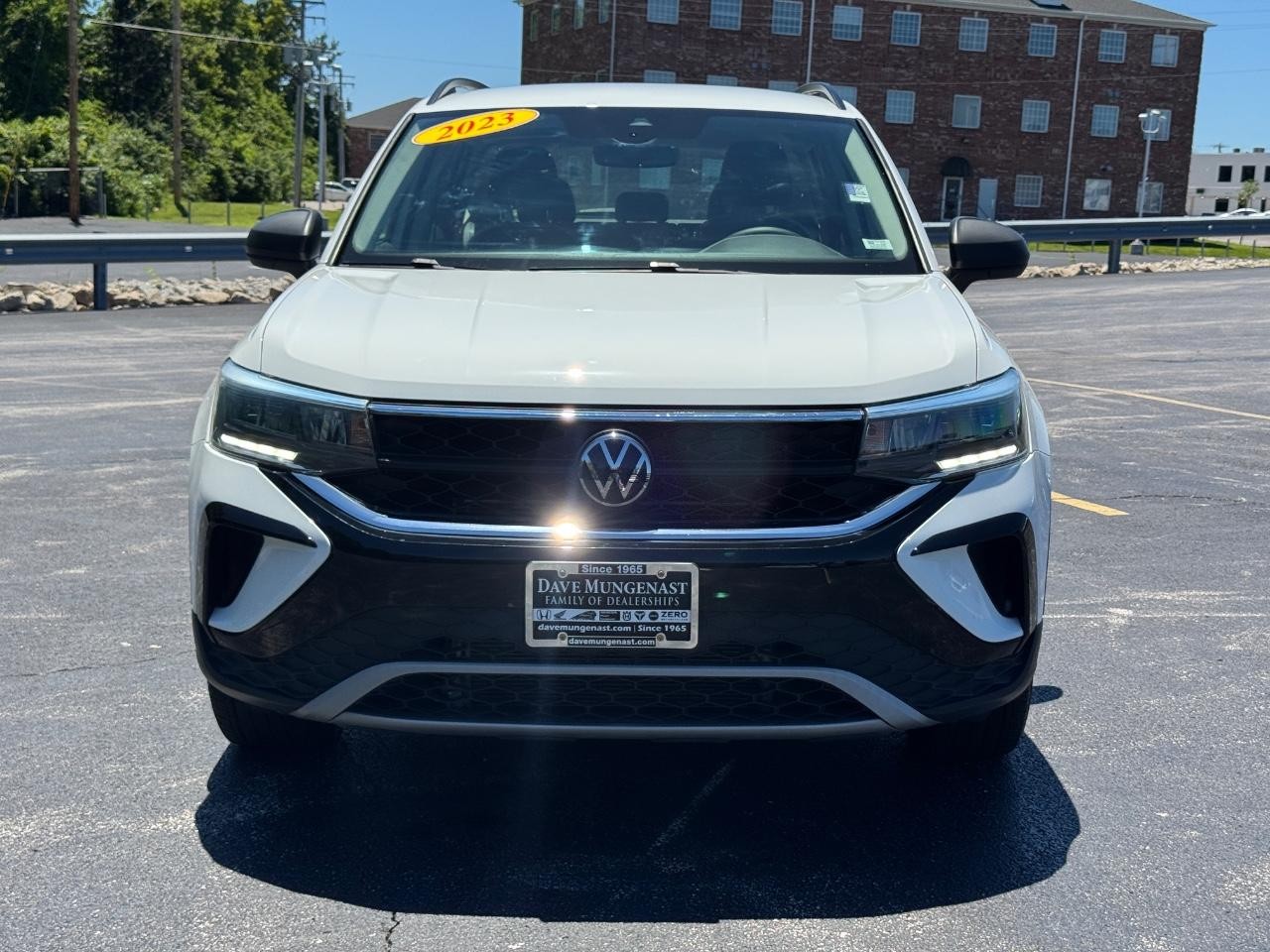 Volkswagen Taos Vehicle Full-screen Gallery Image 10