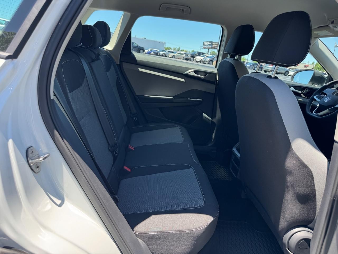 Volkswagen Taos Vehicle Full-screen Gallery Image 11