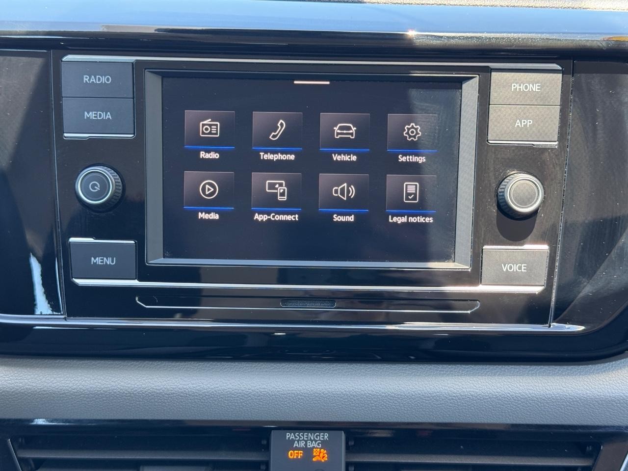 Volkswagen Taos Vehicle Full-screen Gallery Image 14