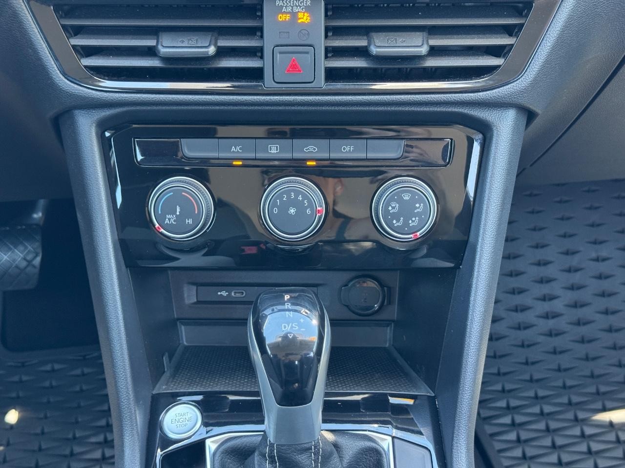 Volkswagen Taos Vehicle Full-screen Gallery Image 15