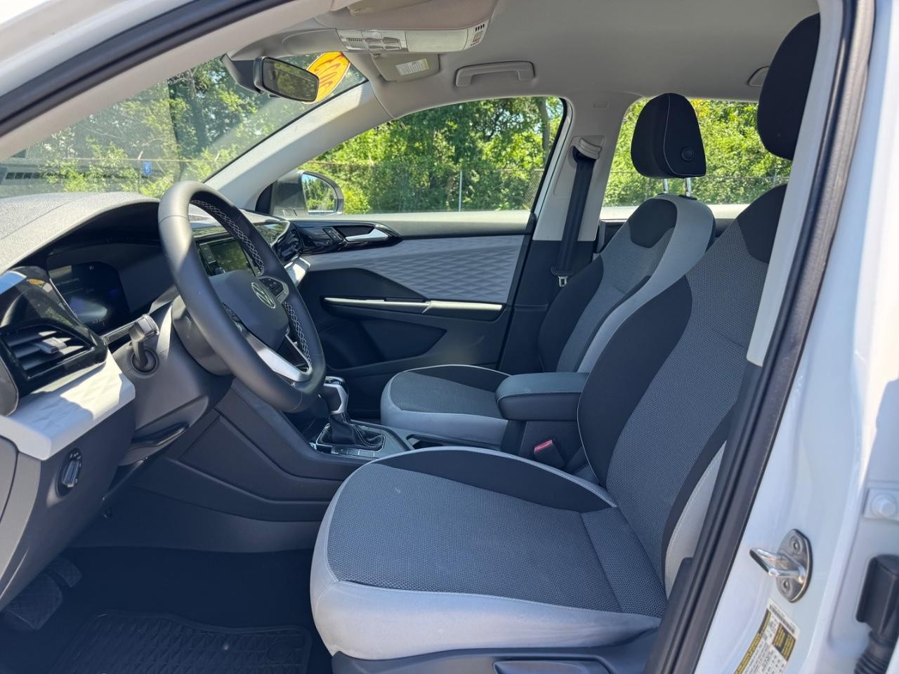 Volkswagen Taos Vehicle Full-screen Gallery Image 18