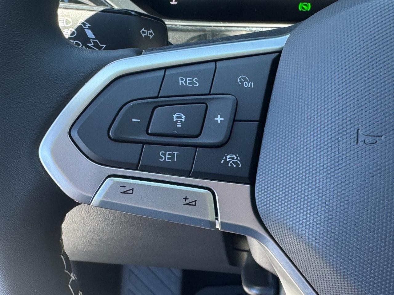 Volkswagen Taos Vehicle Full-screen Gallery Image 20