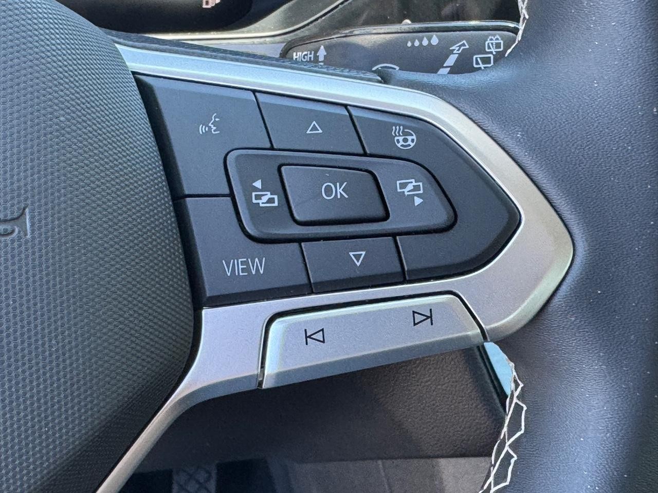 Volkswagen Taos Vehicle Full-screen Gallery Image 21