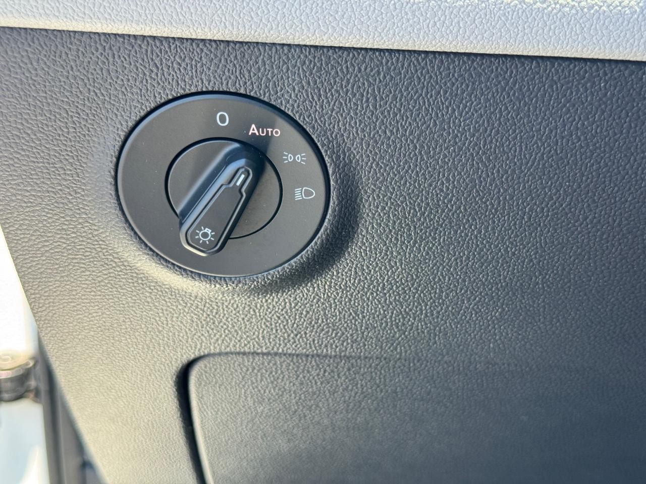 Volkswagen Taos Vehicle Full-screen Gallery Image 22