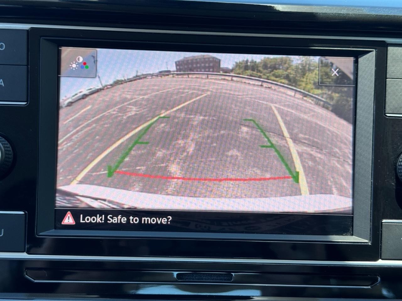 Volkswagen Taos Vehicle Full-screen Gallery Image 23
